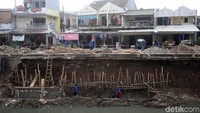 Tanggul itu diketahui jebol akibat luapan Kali Sunter hingga mengakibatkan banjir pada Rabu (1/1) lalu.