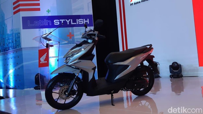 PT Astra Honda Motor (AHM) mengeluarkan amunisi baru di awal tahun 2020. Honda BeAT disegarkan dengan pembaruan fitur, rangka, dan mesin baru. Peluncuran di JI Expo Kemayoran, Jakarta, Kamis (16/1/2020).
