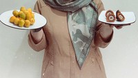 Saat hamil, Risa menjaga sekali pola makannya agar anaknya tetap sehat saat lahir. Risa pun mencoba makan kurma muda yang dipercaya sehat untuk kesehatan kandungan. Foto: Instagram @risa_saraswati