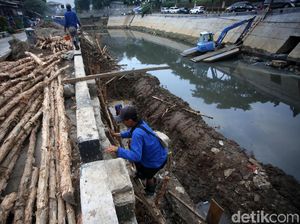 Perbaikan Tanggul Kali Sunter Terus Dikebut