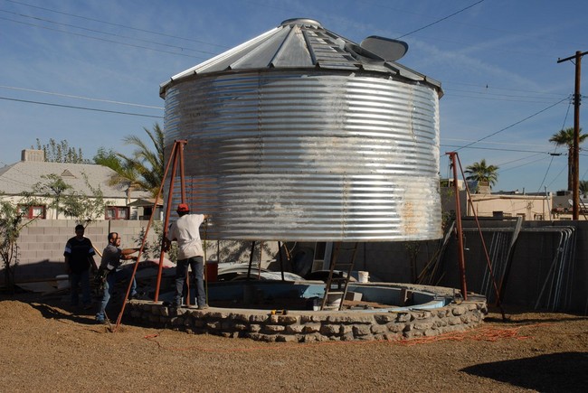 Silo adalah gudang tempat untuk menyimpan bahan-bahan pertanian, seperti, biji-bijian atau gandum. Biasanya jika gudang itu sudah tidak terpakai maka hanya akan menjadi rongsokan dan ditelantarkan begitu saja. Tetapi tidak dengan silo yang satu ini. Foto: dok. buzznick
