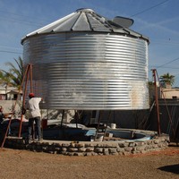 Silo adalah gudang tempat untuk menyimpan bahan-bahan pertanian, seperti, biji-bijian atau gandum. Biasanya jika gudang itu sudah tidak terpakai maka hanya akan menjadi rongsokan dan ditelantarkan begitu saja. Tetapi tidak dengan silo yang satu ini. Foto: dok. buzznick