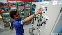 Para petugas di rumah pompa ini pun selalu berkoordinasi dengan pihak-pihak terkait guna memberikan informasi mengenai adanya perubahan ketinggian air hingga antisipasi terjadinya banjir.