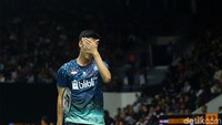 Vito tampak kecewa dengan kekalahan tersebut.