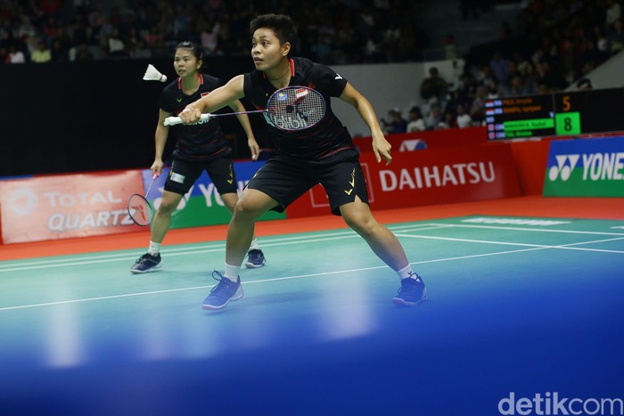 Ganda putri Indonesia, Greysia Polii/Apriyani Rahayu, melaju ke perempat final Indonesia Masters 2020. Tiket direbut setelah mereka singkirkan pasangan Kanada.