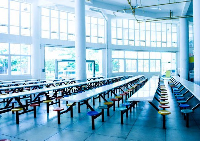 Asyiknya! Bisa Nongkrong dengan Banyak Pilihan Makanan Berharga Murah