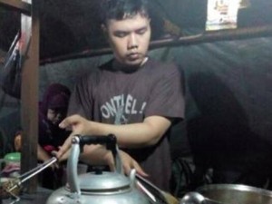 Heboh Donnie Yen KW, Sini Lihat Abang Angkringan Mirip Ahmad Dhani