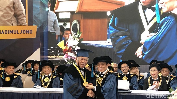 Itb Anugerahi Menteri Basuki Gelar Doktor Kehormatan