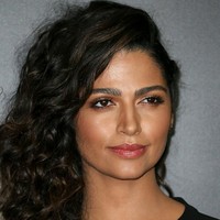 Kecantikan wanita Brasil menonjolkan aura seksi mereka. Wanita Brasil suka mendandani diri mereka dengan rambut gelombang yang bervolume, kulit berkilau kecokelatan, dan makeup yang lebih tebal untuk menyamarkan ketidaksempurnaan. Foto: Frederick M. Brown/Getty Images