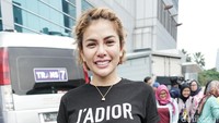 Nikita Mirzani kembali ke acara Pagi-Pagi Happy dan berdamai dengan Uya Kuya. Pool/Palevi S/detikFoto.