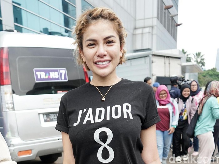 Nikita Mirzani saat ditemui di studio Trans TV.