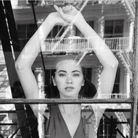 Ia semakin dikenal publik setelah membintangi serial Netflix Iron Fist. Penampilannya dalam Netflix mendapat banyak pujian. Foto: Instagram @jhenwick