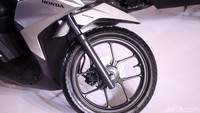 Ban depan motor matic ini berukuran 80/90.