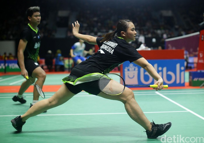 Praveen Jordan/Melati Daeva Oktavianti melaju ke perempatfinal Indonesia Masters 2020 setelah mengalahkan Lee Yang/Yang Ching Tun dengan skor 20-22, 21-12, 21-12 di Istora Senayan, Jakarta, Kamis (16/1/2020).