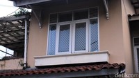 Penemuan kerangka manusia itu, membuat kaget Suherman. Padahal, sebelumnya ia datang ke rumah tersebut untuk membersihkan rumput liar yang tumbuh di halaman.