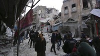 Serangan udara dari rezim Suriah ke pertahanan oposisi tersebut dilakukan di tengah gencatan senjata di Idlib yang dipelopori oleh Rusia. AP Photo/Ghaith Alsayed.