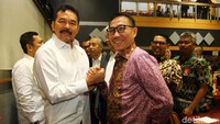 Burhanuddin sempat melakukan salam komando dengan Ketua Komisi III DPR Herman Herry usai rapat kerja.