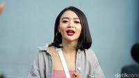 Wika memberikan jawaban soal kabar kedekatannya dengan beberapa pria. Pool/Noel/detikFoto.