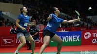 Di gim ketiga, Setyana Mapasa/Gronya Somerville kalah dengan skor 9-21.