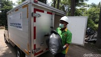 Selain dengan komunitas, PTSoftex Indonesia juga bekerjasama dengan Day Care Galenia, Rumah Sakit Ibu dan Anak (RSIA) Limijati, Paskal Mall,dan PVJ Mall sebagai tempat pengumpulan sampah popok.