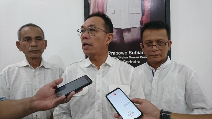 Gus Irawan Pasaribu (tengah) (Ahmad Arfah-detikcom)