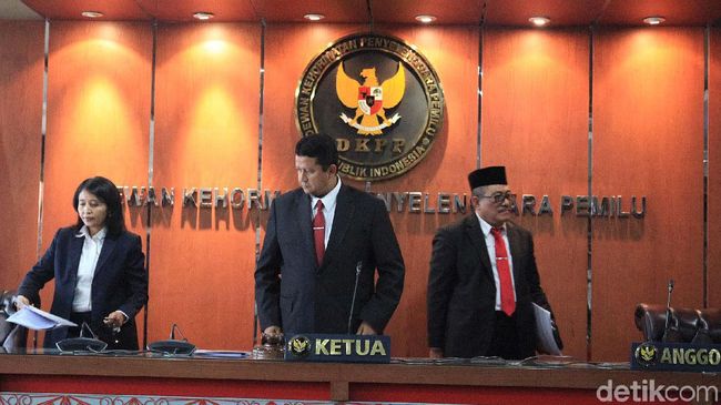 DKPP Pecat Wahyu Setiawan dari Jabatan Komisioner KPU