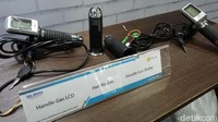 Dalam pameran itu juga ditampilkan komponen lain yaitu handle untuk ngegas. Untuk motor listrik modifikasi banyak menggunakan handle yang lengkap dengan layar indikator digital kecil.