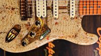 Wow! Pria Ini Bikin Gitar Keren Pakai Mie Instan