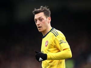 Dua Pria Ini Ancam Bunuh Mesut Ozil, Kenapa?