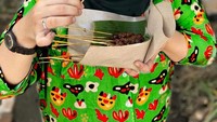 Saat masih hamil, Risa Saraswati sempat ngidam makan sate sapi. Begini nih momen wanita 34 tahun ini saat tuntaskan ngidam dengan makan sate sapi kesukaannya. Foto: Instagram @risa_saraswati