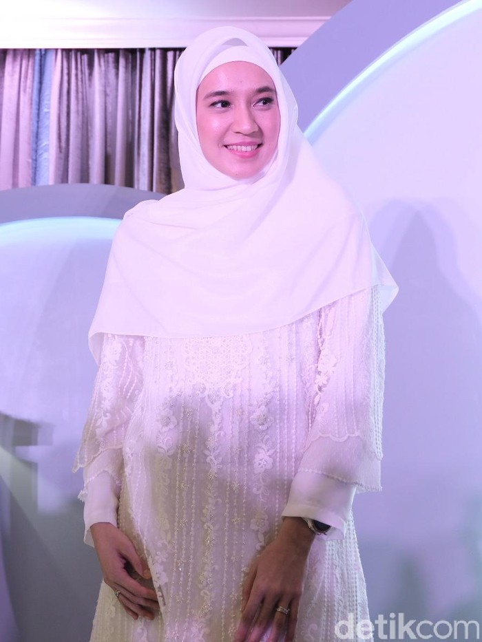 Dhini Aminarti Dhini Aminarti