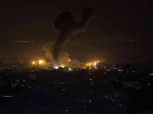 Israel Serang Balik Hamas di Jalur Gaza Usai Serangan Roket