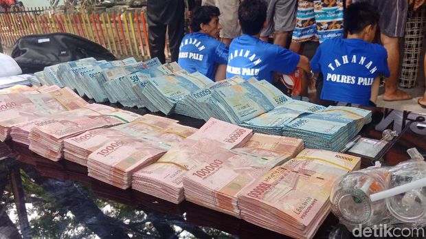 Bandar Narkoba Ditangkap Saat Nyabu, Uang Rp 210 Juta Disita