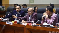 Rapat kerja dipimpin Wakil Ketua Komisi III  Desmond J Mahesa.