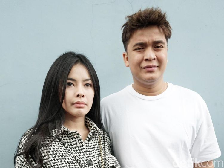 Billy Syahputra Minta Jodoh saat Umrah, Apakah Elvia Jawabannya?