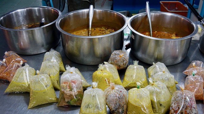 Offer of a variety of sauce / gravy
