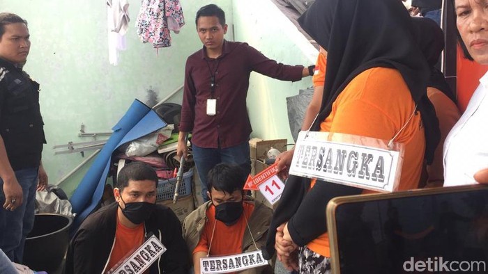 Zuraida Hanum saat rekonstruksi pembunuhan hakim Jamaluddin (Datuk Haris Molana/detikcom)