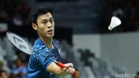 Shesar Hiren Rhustavito atau Vito bertanding melawan Viktor Axelsen di Istora Senayan, Jakarta, Kamis (16/1/2020).