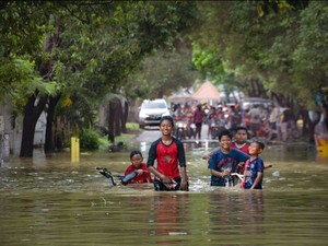Dunia di Mata Polos Anak-anak