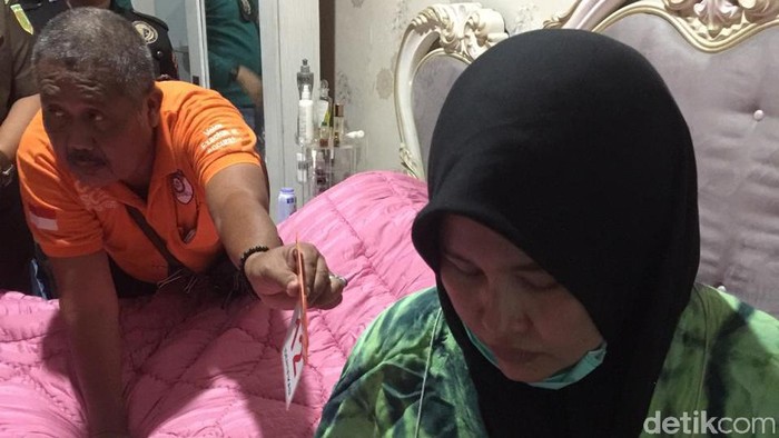 Zuraida Hanum saat rekonstruksi pembunuhan hakim Jamaluddin (Datuk Haris Molana/detikcom)