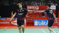 Ganda putra tuan rumah, Kevin Sanjaya/Marcus Gideon mengalahkan pasangan Tiongkok, Ji Ting He/Qiang Tan dalam pertandingan babak 16 besar Indonesia Masters 2020.