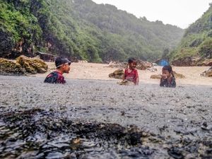 Keseruan dalam Hujan