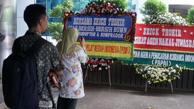 Terkait Jiwasraya, Kantor Erick Thohir Banjir Karangan Bunga