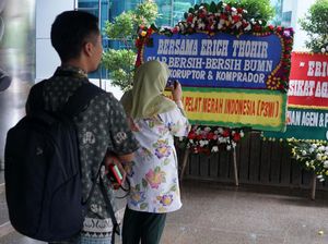 Terkait Jiwasraya, Kantor Erick Thohir Banjir Karangan Bunga