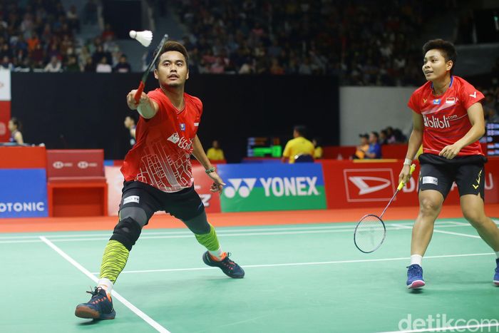 Tontowi Ahmad tampil beda dengan memakai legging di Indonesia Masters 2020. (Foto: Grandyos Zafna) Tontowi Ahmad tampil beda dengan memakai legging di Indonesia Masters 2020. (Foto: Grandyos Zafna)