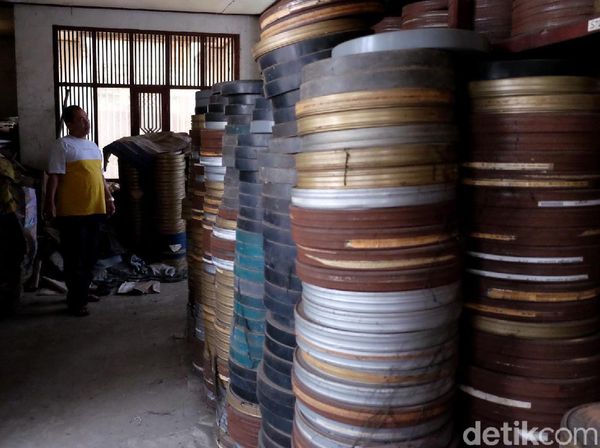 Perjalanan Raja Bioskop di Karawang yang Tersisih Kemajuan Zaman