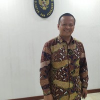 Seolah ingin mengukuhkan dirinya adalah Menteri yang mengurusi perikanan, Edhy Prabowo memakai kemeja batik dengan motif berbagai jenis ikan dan aneka hewan laut. Mulai motif Arwana, Koi hingga Cumi-cumi dan Lobster. Bahannya dia beli saat kunjungan ke daerah atau menghadiri bazar. (Foto: Istimewa)