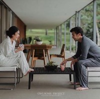 Foto Prewedding Tarra Budiman dan Gya Sadiqah cocok untuk kamu yang punya konsep prewedding low budget. Prewedding Tara dan Gya berkonsep rumahan. Keduanya pun tampil casual dengan baju rumah dan bergaya seperti keseharian di rumah. Foto: Instagram