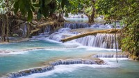 Kini Air terjun Kuang Si telah dijadikan sebagai tempat wisata. Meski hanya setinggi 10 meter, namun penampakan Kuang Si sungguhlah indah (iStock)