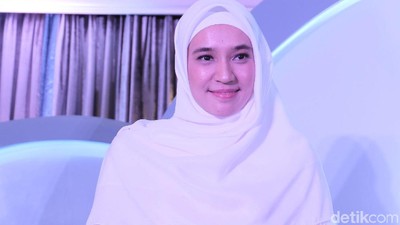 Potret Dhini Aminarti yang Perawatan Wajah Sejak SMP, Cantiknya Teduh
